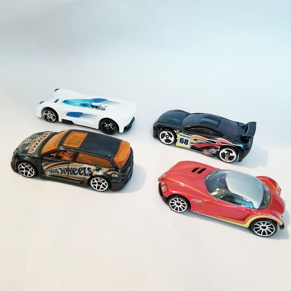 Hot Wheels Race Cars Monoposto‎ Audacious Golden Ar